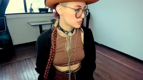 Heliconia online show from November 3, 10:22 pm