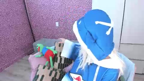 Laura online show from July 3, 3:44 am