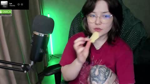 Red online show from February 11, 10:02 pm