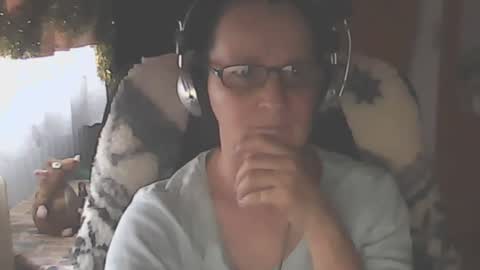 hellenmarie online show from December 27, 11:17 am