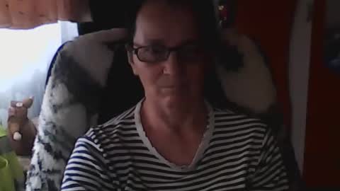 hellenmarie online show from December 16, 11:27 am