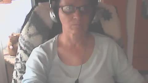 hellenmarie online show from October 8, 11:16 am