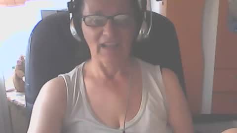hellenmarie online show from September 20, 9:56 am
