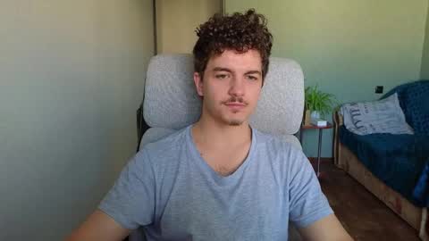 Snapshot of hellish_sugar chatting on October 23, 6:37 am Remy online show from October 23, 6:37 am
