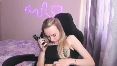 Lisa online show from June 5, 2:44 pm