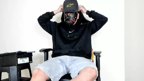 Snapshot of hellstar_team chatting on November 1, 5:28 am Star and Andy online show from November 1, 5:28 am