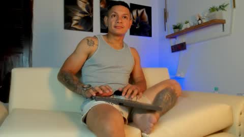 henrydouglas online show from March 14, 7:07 pm