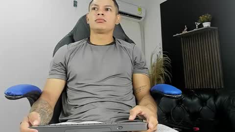 henrydouglas online show from April 17, 12:07 pm