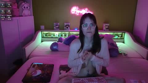 Snapshot of heraluna_ chatting on February 14, 11:09 pm HeraLuna  online show from February 14, 11:09 pm