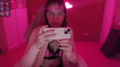 Snapshot of heraluna_ chatting on January 11, 10:51 pm HeraLuna  online show from January 11, 10:51 pm