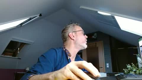 hering76 online show from January 7, 8:56 am