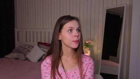 Nicole online show from April 4, 6:15 pm