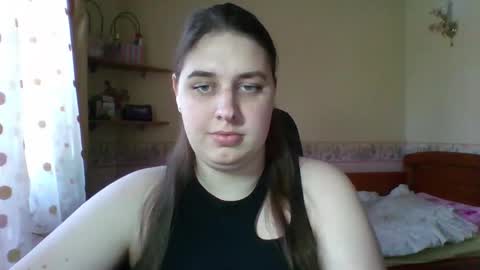 hess_luna_ online show from March 27, 10:16 am