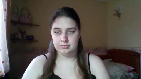 hess_luna_ online show from February 26, 10:18 am