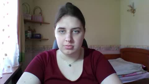 hess_luna_ online show from April 23, 9:06 am