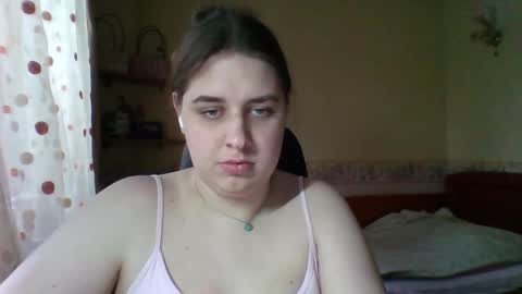 hess_luna_ online show from April 22, 9:05 am