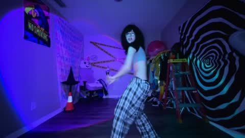 salem online show from November 8, 4:04 am