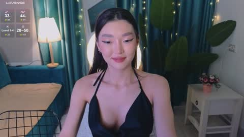 Snapshot of hey_herbal chatting on February 6, 3:31 pm Audrey online show from February 6, 3:31 pm