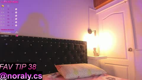 Snapshot of hey_noraly chatting on September 19, 4:38 am Noraly  online show from September 19, 4:38 am