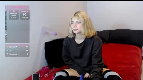 hi_scarlett online show from December 17, 1:49 pm