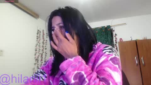 hilaril18 online show from April 21, 2:51 am