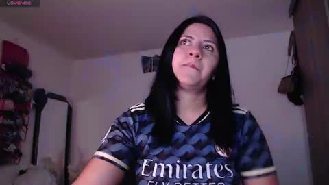 hilaril18 online show from June 10, 11:25 pm