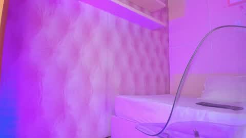  Hillary  online show from February 18, 7:21 am