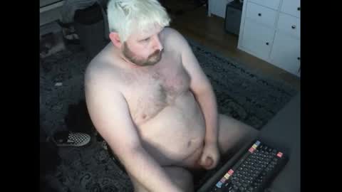 hipguy91 online show from April 22, 6:48 pm