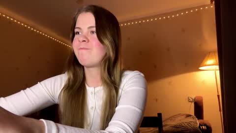 I am Amy ntmu Lets hit 10 Thumbs Up together online show from March 6, 3:11 pm