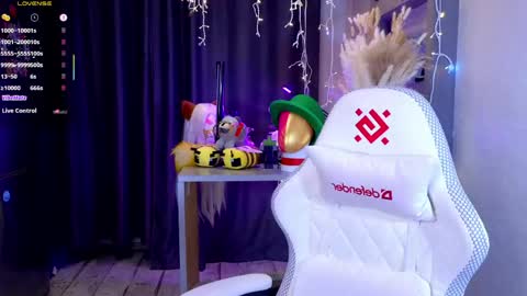 Ella online show from April 16, 9:39 pm