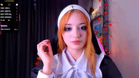 Ella online show from October 31, 6:08 pm