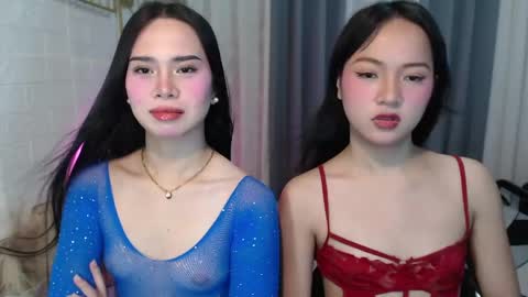 hoelymolly online show from June 6, 6:25 pm