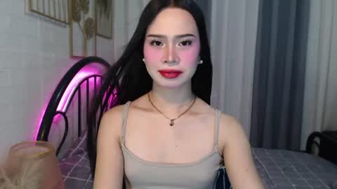 hoelymolly online show from July 1, 6:38 pm