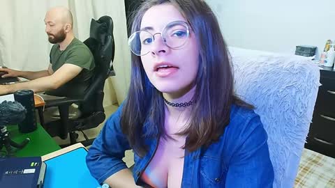 Holly and Honey online show from February 4, 9:52 pm