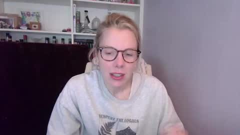 holly_bourbon online show from March 15, 7:17 pm