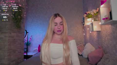 holly_molly8 online show from November 19, 9:13 pm
