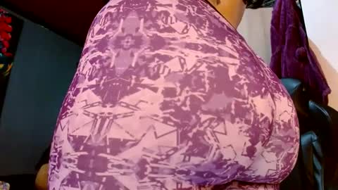 holly_thomsonx69 online show from January 17, 1:15 am