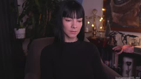 Holly Linder online show from December 14, 1:12 am