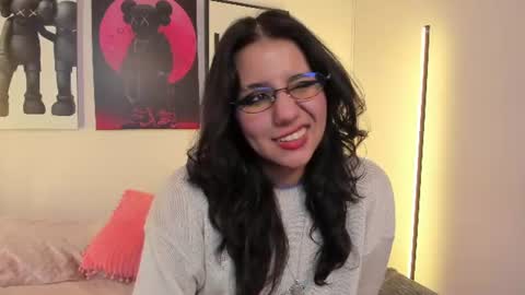 hollypeach_ online show from June 10, 7:57 pm