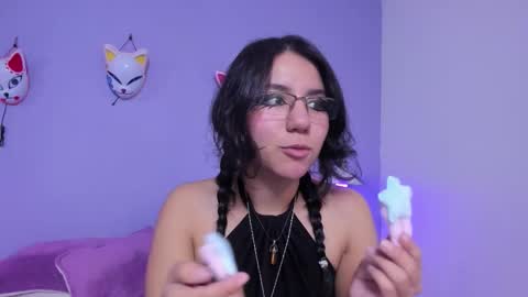 hollypeach_ online show from November 16, 3:36 pm