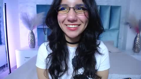 hollypeach_ online show from March 24, 7:53 pm