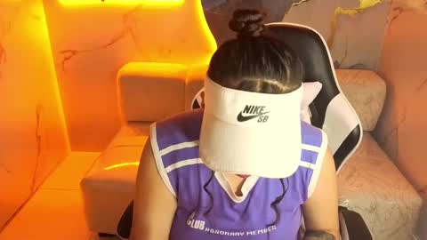 Holly  online show from November 13, 8:55 pm