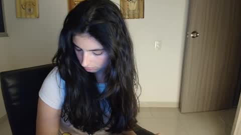 hollyshit_ online show from February 3, 1:46 am