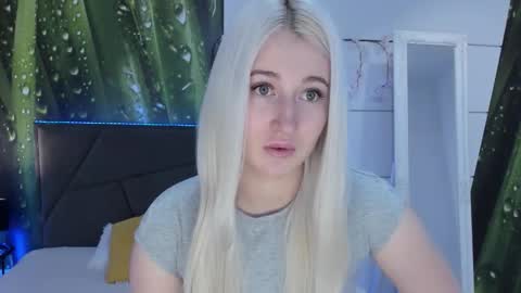 HollyTaillor online show from February 15, 6:04 am