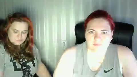 HollyXEva online show from January 13, 9:55 pm