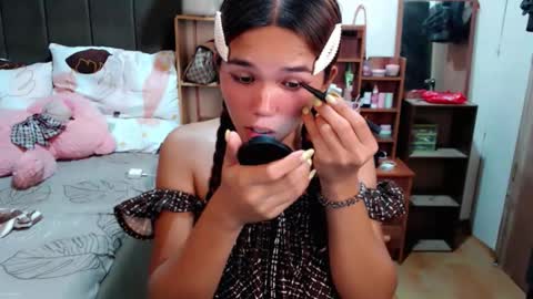 MOLLY online show from April 23, 3:57 pm