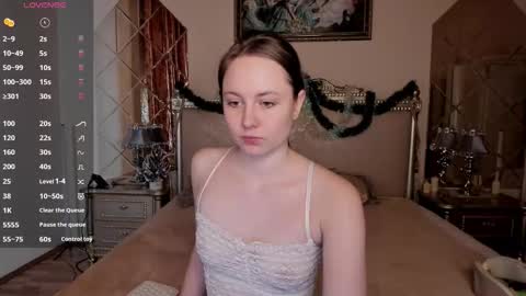 holybabydoll online show from December 14, 12:44 pm