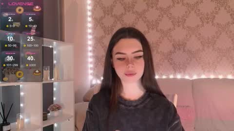 Mia online show from December 18, 3:46 am