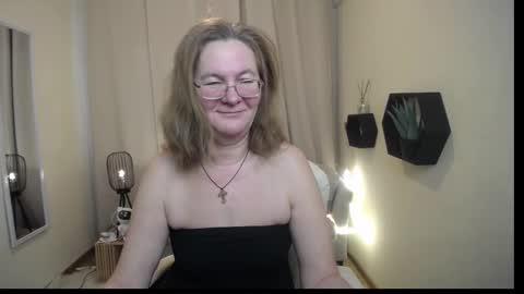 holymilfa online show from February 25, 7:34 am