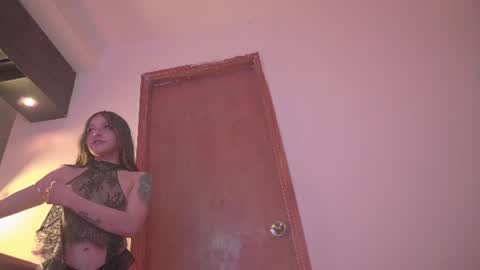 honeeeey_ online show from August 6, 11:47 pm